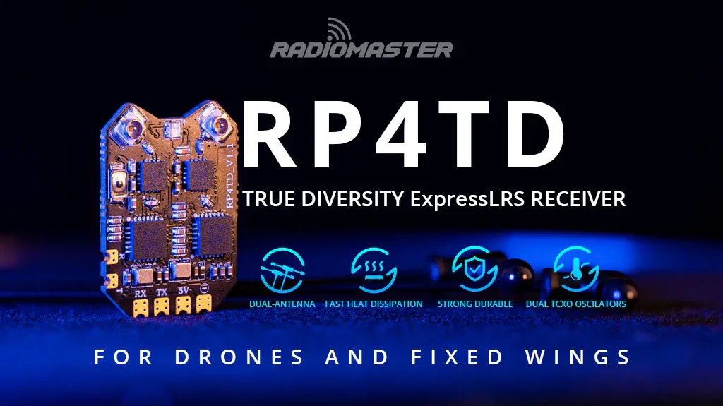 Receptor RadioMaster RP4TD ExpressLRS 2.4GHz True Diversity 7 Vista frontal del Receptor RadioMaster RP4TD ExpressLRS 2.4GHz True Diversity con antenas T de 65mm instaladas